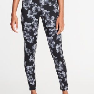 Black floral Capri compression leggings